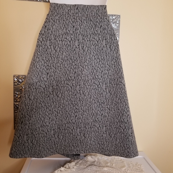 Le Lis USA Textured Knit Skirt Size L - Picture 4 of 7